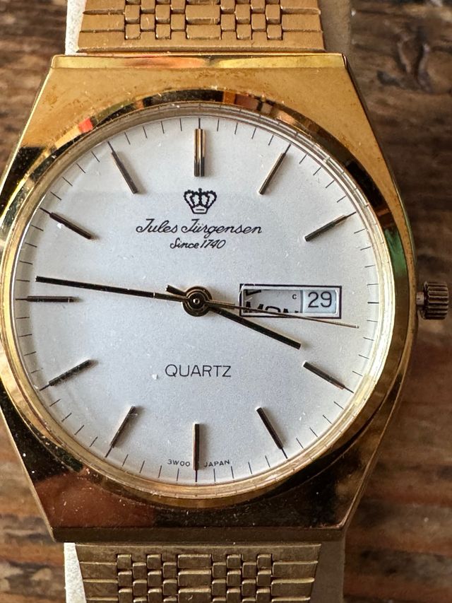 Reloj Jules Jürgensen dorado cuarzo