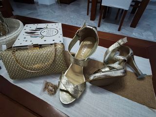 Zapatos dorado MARYPAZ tacón 9cm y bolso a juego 