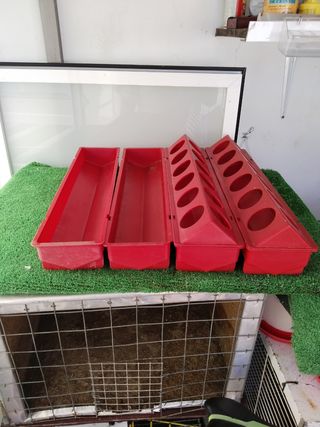 Vendo lote comederos de pollitos