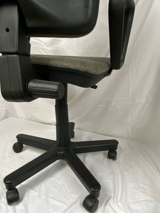 Silla oficina giratoria gris