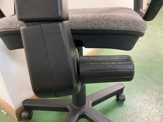 Silla oficina giratoria gris