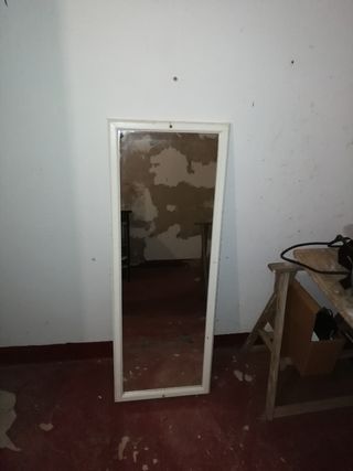 Espejo blanco antiguo
