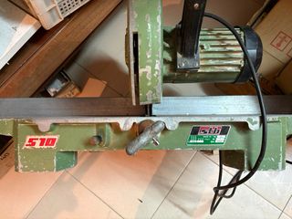 Sierra Ingletadora Italiana Vieja, pero en uso.