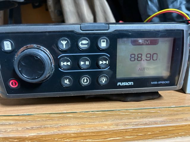 Radio barco o moto fusion.