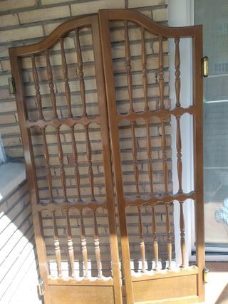 Puertas vaivén madera. En buen estado