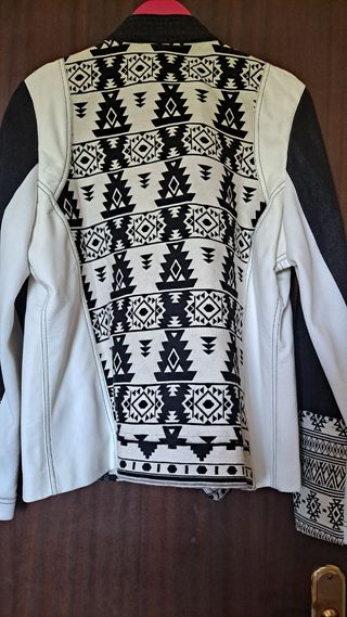 Tiene unas pequeñas taras de ahí el precio