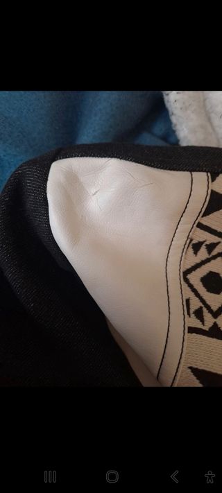 Tiene unas pequeñas taras de ahí el precio