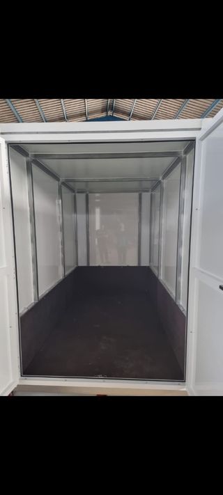 Remolque cerrado 750kg