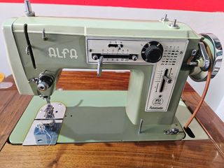 Máquina coser ALFA con mueble