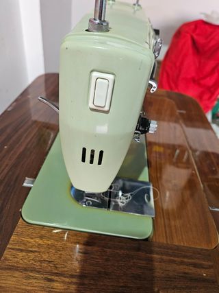 Máquina coser ALFA con mueble