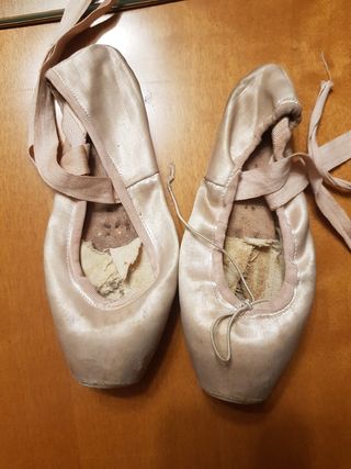 2 pares zapatillas ballet beige. 