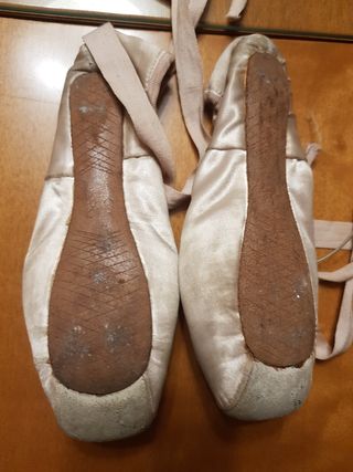2 pares zapatillas ballet beige. 