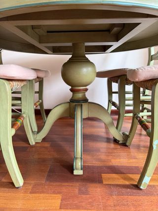 Mesa redonda 1,20m  + 4 sillas vintage