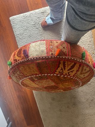 Puff patchwork multicolor hecho a mano.