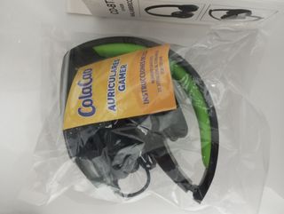 2 cascos inalámbricos negros.