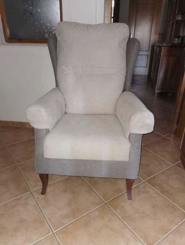 Sofá 2 plazas beige y dos sillones de tela