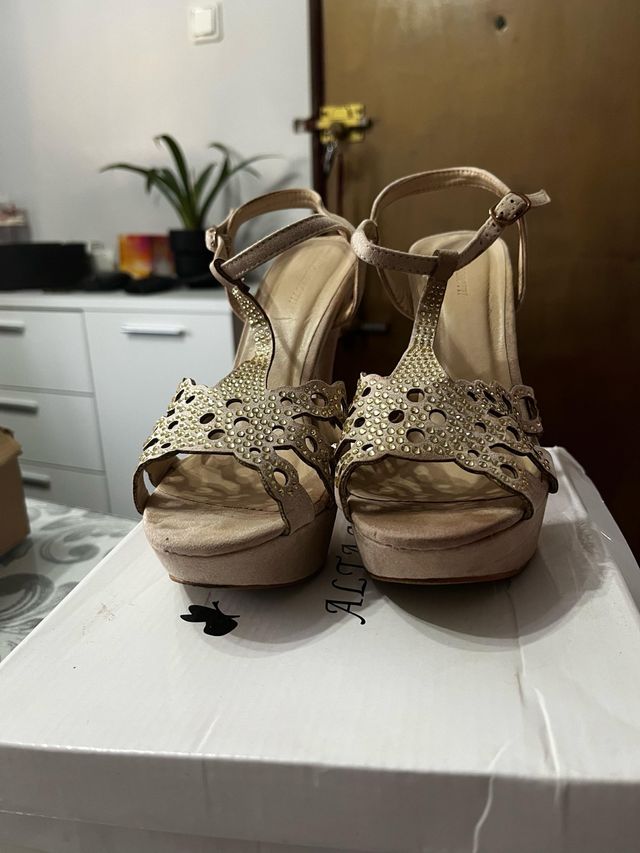 Tacones ALIA MODA beige/dorado talla 42