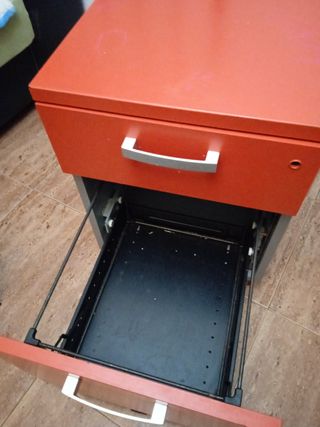 Mesita oficina Ikea roja 2 cajones