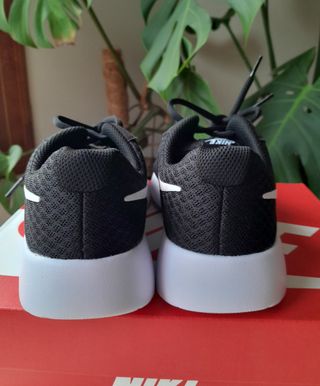 Zapatillas Nike Tanjun Negro. Talla 36,5