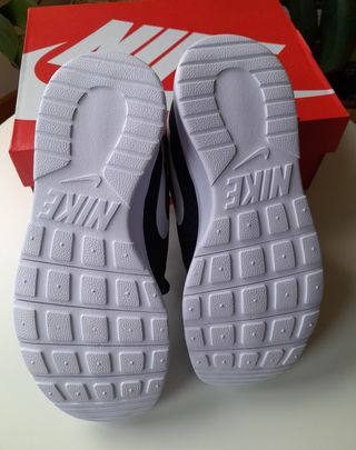 Zapatillas Nike Tanjun Negro. Talla 36,5