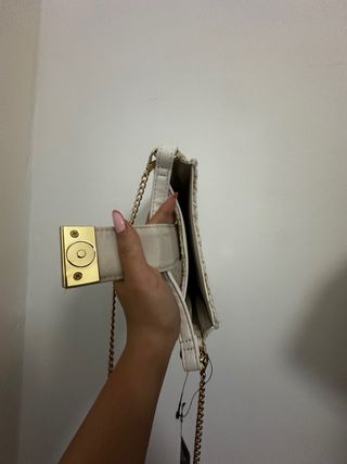 Vendo bolso guess nuevo 