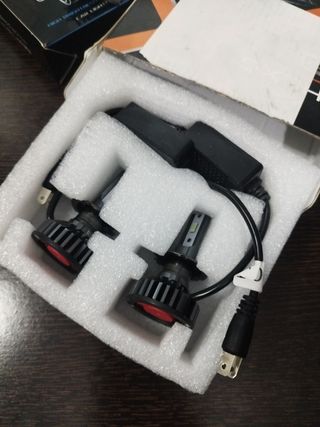 Dos juegos bombillas para coche.  n*297