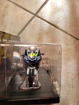 Modellino Yamaha YZR-M1 Rossi 2013