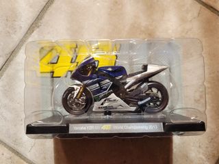 Modellino Yamaha YZR-M1 Rossi 2013