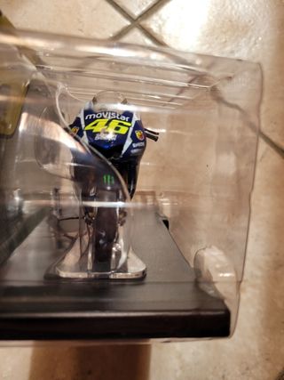Modellino Yamaha YZR-M1 Rossi 2015
