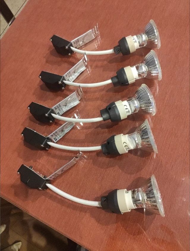 5 Portalámparas GU10 y 5 Focos 50W