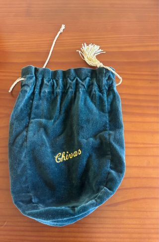 Lotto di bottiglie da collezione + cubo di ghiaccio + borsa Chivas