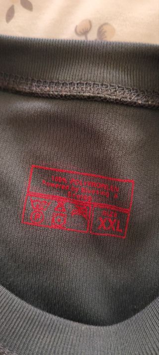 Sudadera Neek Peak negra y roja