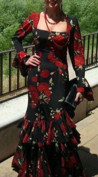 Traje Flamenca Rojo y Negro hecho a medida