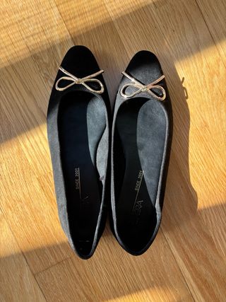 Bailarinas negras con lazo dorado