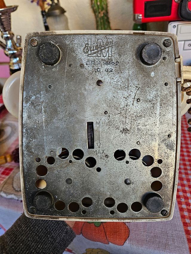 Teléfono antiguo LM Ericsson - Beige