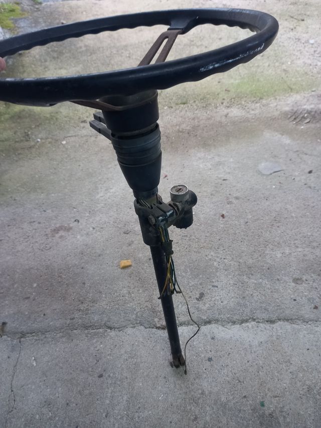 Volante Fiat 500 d'epoca con blocca sterzo