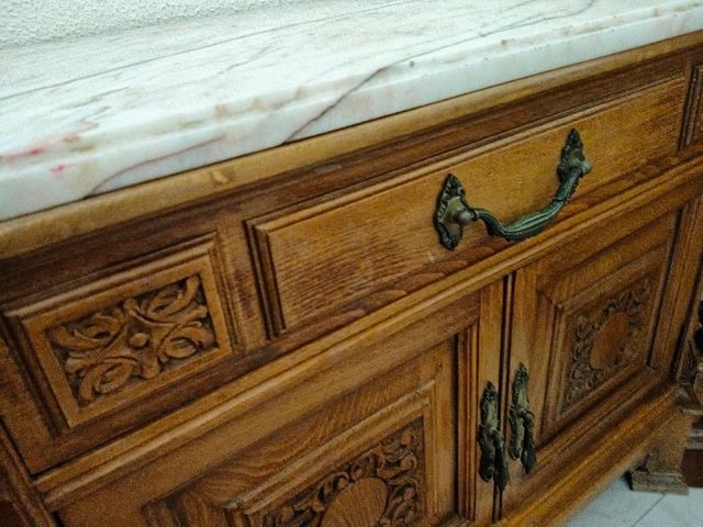 Cómoda y mesitas noche madera tallada