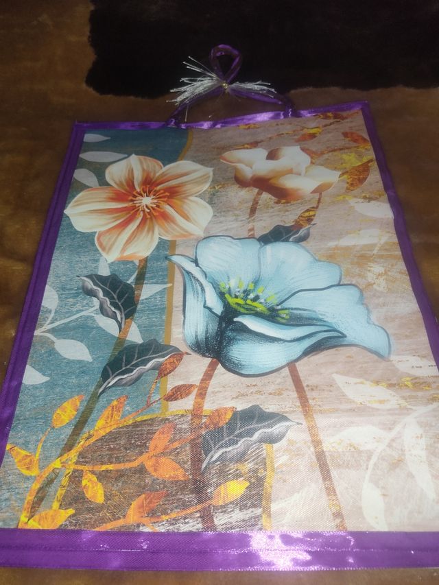 Lienzo decorativo floral con borde morado