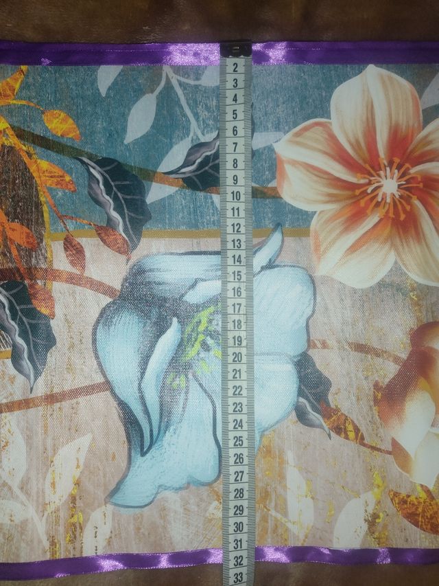 Lienzo decorativo floral con borde morado