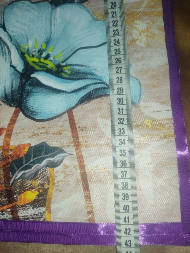 Lienzo decorativo floral con borde morado