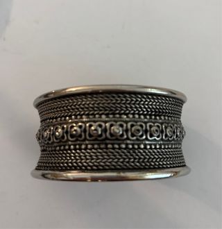 Pulsera semibrazalete rigida color plateada 