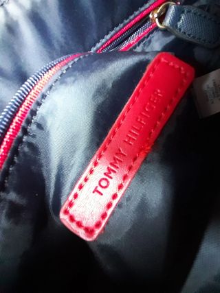 Bolso Tommy Hilfiger rayas rojas y azules