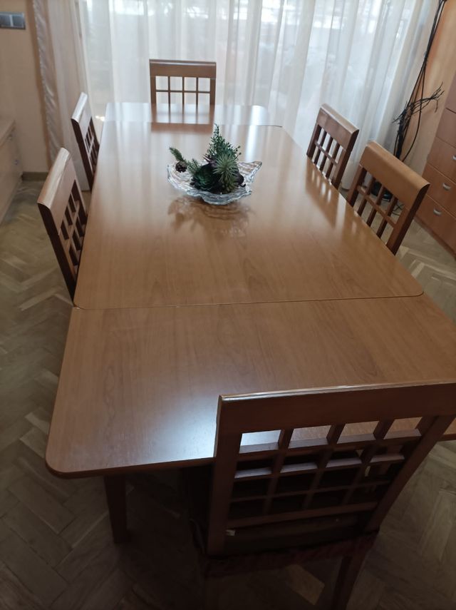 Mueble y Mesa comedor con 6 sillas