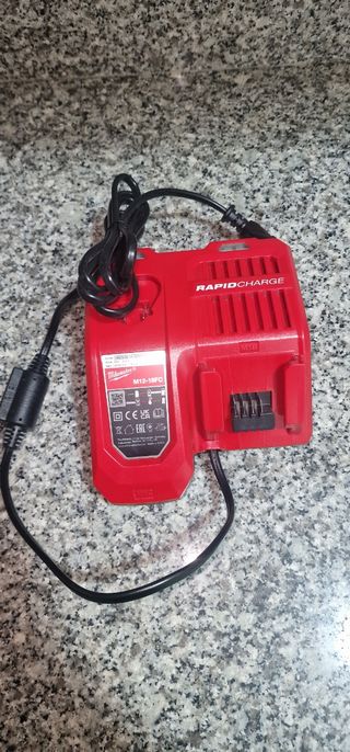 Cargador rápido milwaukee 18V 