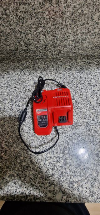 Cargador rápido milwaukee 18V 