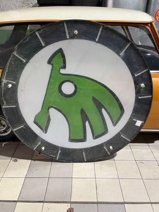 Impecable !!! Cartel luminoso logotipo SKODA.
