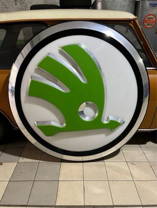 Impecable !!! Cartel luminoso logotipo SKODA.
