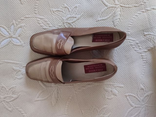 Mocasines PIRAMIDE beis-marrón