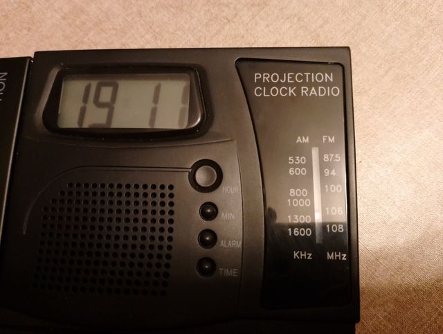 Radio sveglia Bench KH 2206 con proiezione