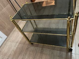 Mesa de salon de cristal y metal